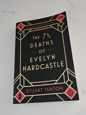 The 7 1/2 Deaths of Evelyn Hardcastle – Black & Gold Edition by Stuart Turton